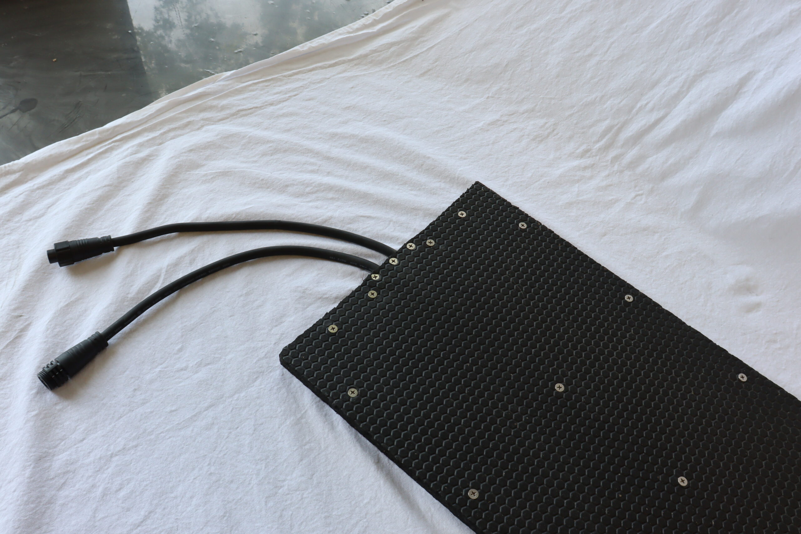 Tapis chauffant extérieur et ses cordons de raccordement